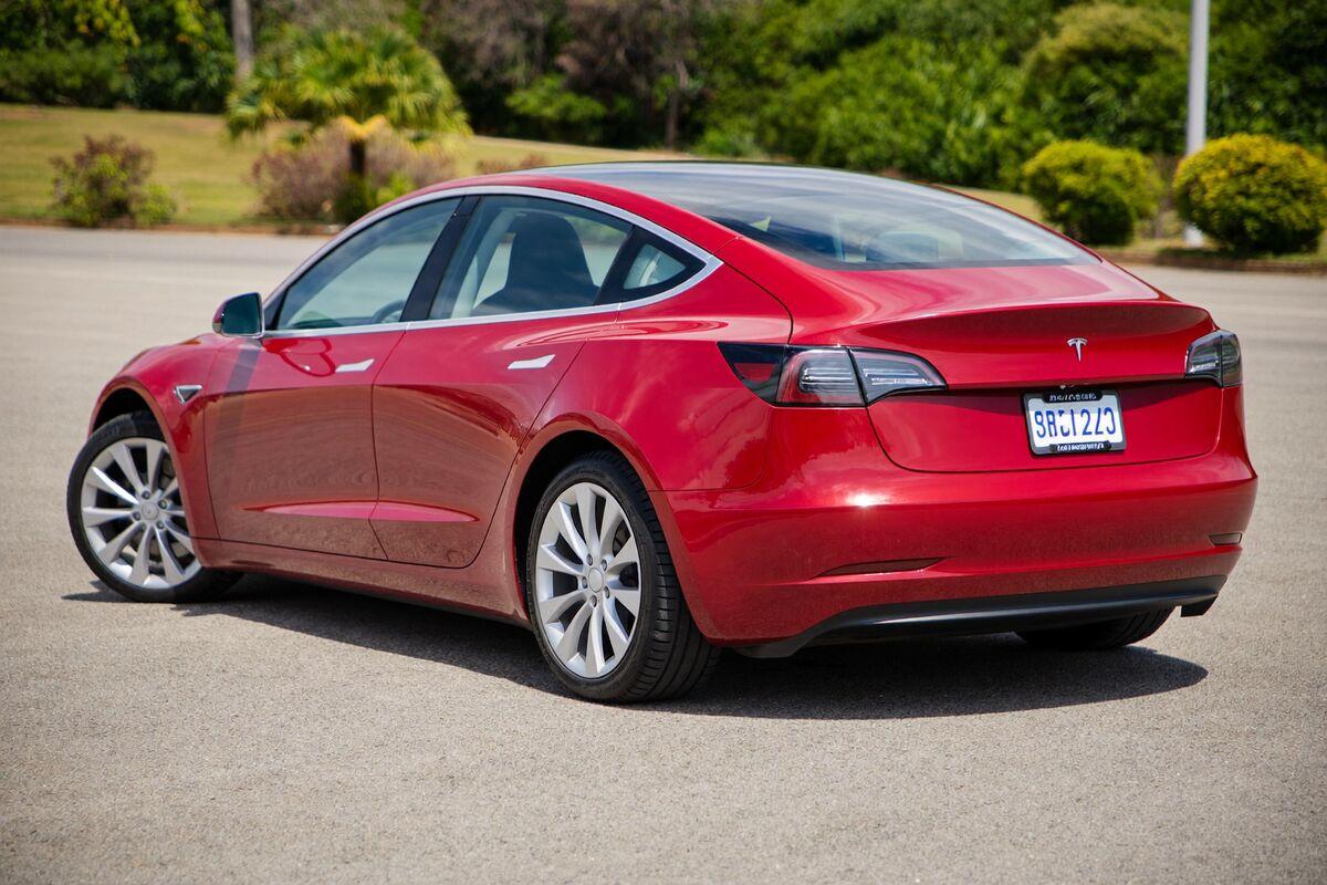 Tesla Model 3 2023 — photo 2