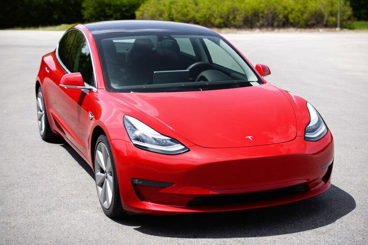 photo · Tesla Model 3 2023