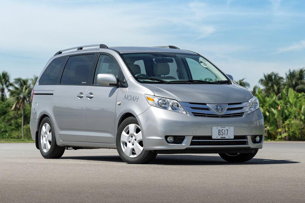photo · Toyota Noah 2022